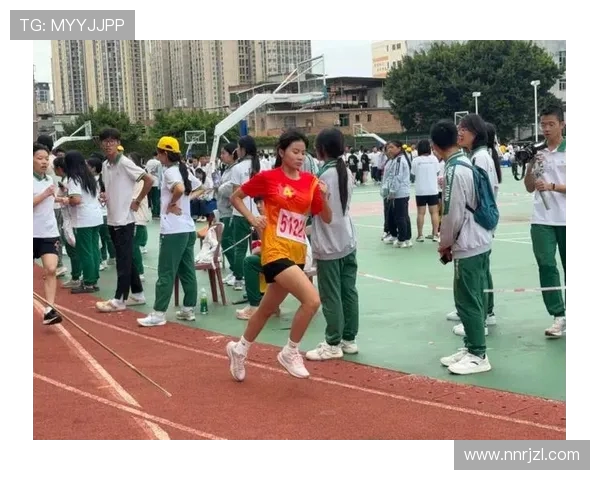 青春拼搏展风采奋勇争先创辉煌校园体育竞技盛会精彩绽放