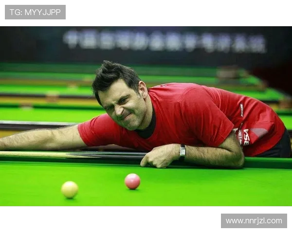 台球技巧与策略全面解析：提升击球精度与比赛心理素质的关键方法