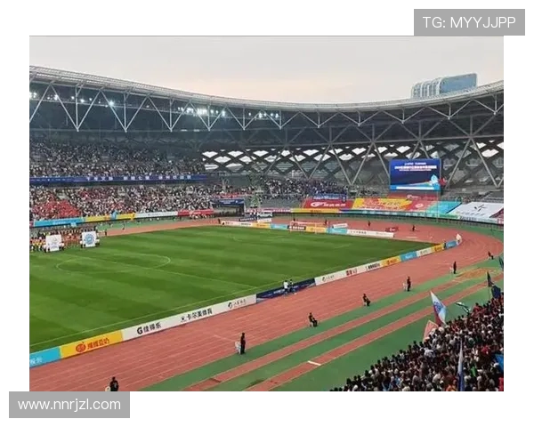 泰州与宿迁精彩对决上演江淮之战两地球队奋力拼搏掀起足球热潮