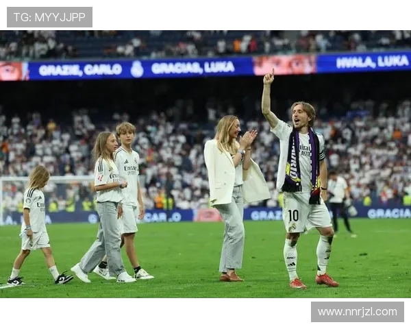 皇马与瓦伦西亚激战正酣 血拼西甲巅峰对决 谁能笑到最后