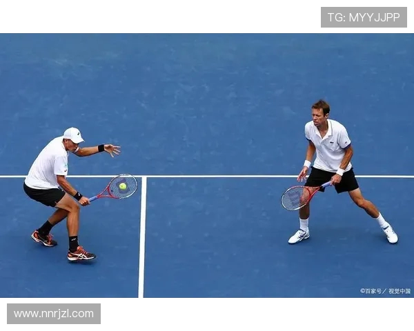 网球运动的技巧提升与心理训练在现代竞技体育中的综合作用分析