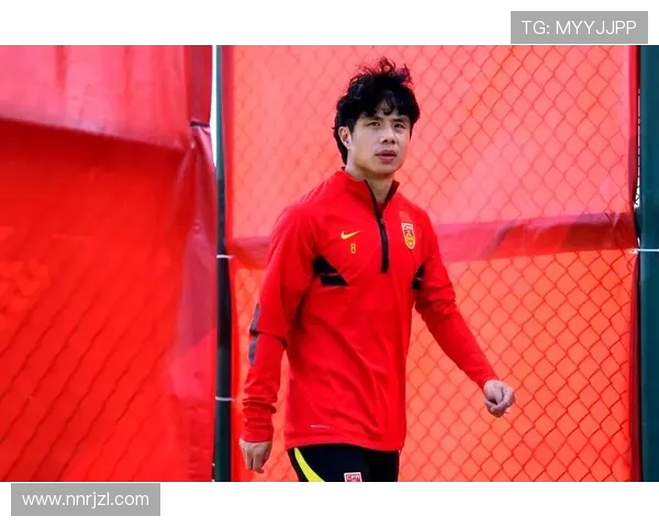 蒿俊闵以实力与担当诠释中国足球精神引领新一代绿茵榜样