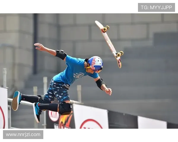 上海极限运动队边路渗透战术解析与实战应用探讨