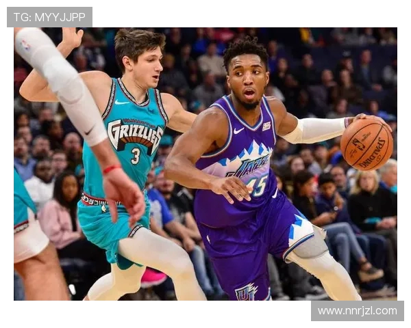 迈阿密热火迎强敌鏖战激烈赛场再现巅峰对决 迈阿密热火迎强敌鏖战激烈赛场再现巅峰对决