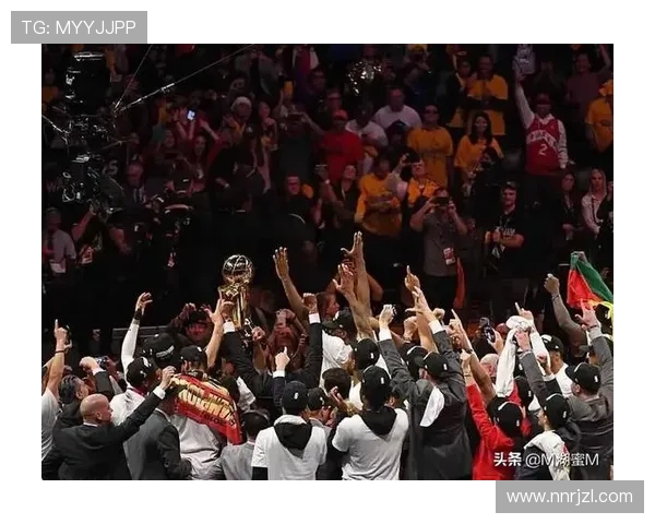 勇士与猛龙激战12月13日NBA赛场精彩对决引发球迷热议